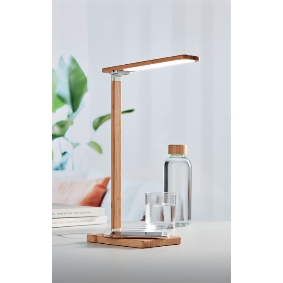 NEAT LIGHT - Luce da tavolo e caricatore 10W Gadget.it